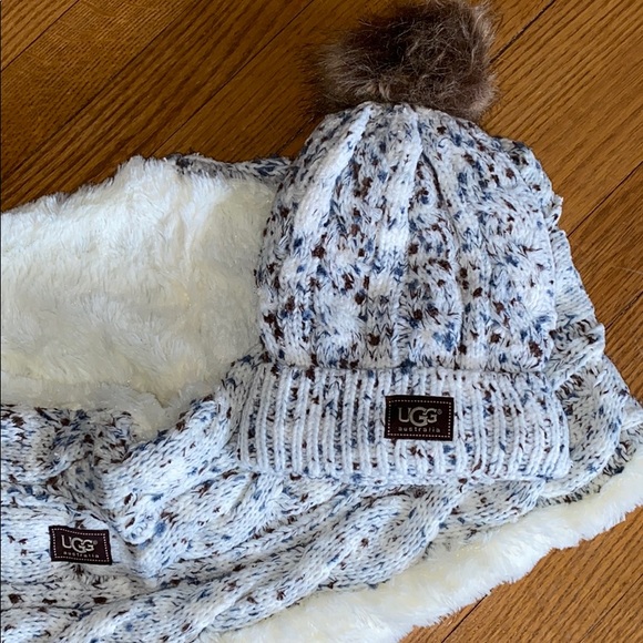 UGG Accessories - Tweed cablestitch hat and scarf set